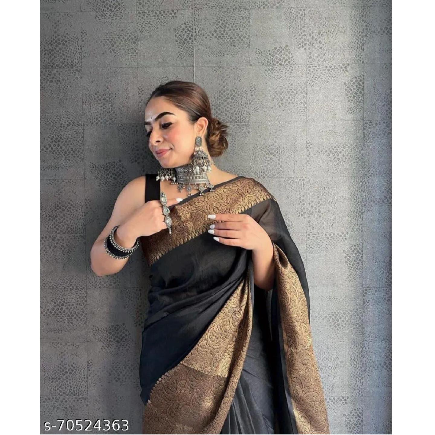 Black Solid Banarasi Silk Saree With Blouse